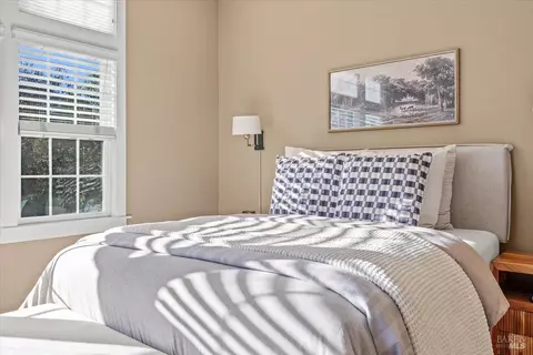 Bedroom - 134 Moonlight Dr, Healdsburg, CA 95448 photo 3 of 10