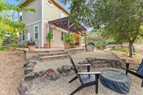 Exterior - 134 Moonlight Dr, Healdsburg, CA 95448 photo 11 of 15