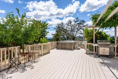 Exterior - 3760 King Ranch Rd, Ukiah, CA 95482 photo 8 of 17