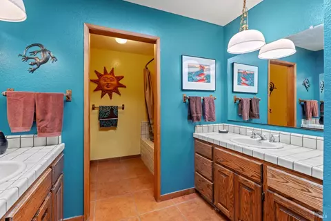 Bath - 3760 King Ranch Rd, Ukiah, CA 95482 photo 1 of 2