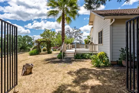 Exterior - 3760 King Ranch Rd, Ukiah, CA 95482 photo 6 of 17