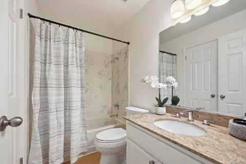Bath - 198 Valencia Way, Windsor, CA 95492 photo 3 of 3