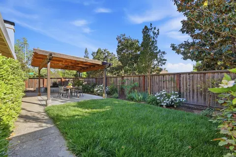 Exterior - 198 Valencia Way, Windsor, CA 95492 photo 9 of 16