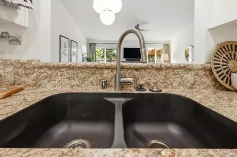 Kitchen - 198 Valencia Way, Windsor, CA 95492 photo 5 of 5