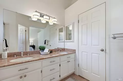 Bath - 198 Valencia Way, Windsor, CA 95492 photo 2 of 3
