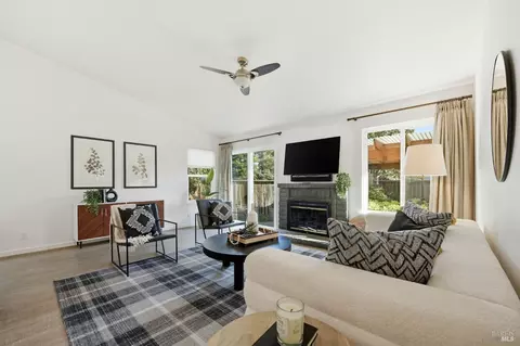 Living - 198 Valencia Way, Windsor, CA 95492 photo 2 of 5