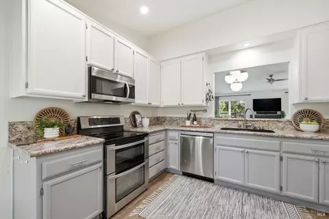 Kitchen - 198 Valencia Way, Windsor, CA 95492 photo 2 of 5