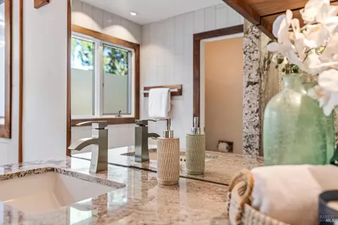 Bath - 10014 Herb Rd, Windsor, CA 95492 photo 3 of 7