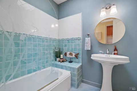 Bath - 27 Maui Ln, Dillon Beach, CA 94929 photo 4 of 5