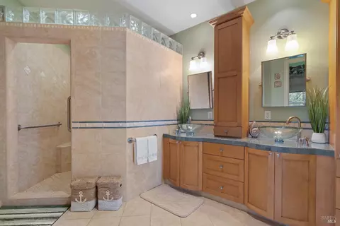Bath - 27 Maui Ln, Dillon Beach, CA 94929 photo 2 of 5