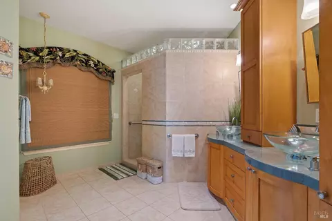 Bath - 27 Maui Ln, Dillon Beach, CA 94929 photo 1 of 5