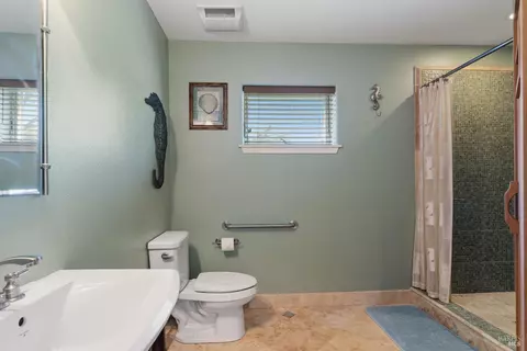 Bath - 27 Maui Ln, Dillon Beach, CA 94929 photo 5 of 5