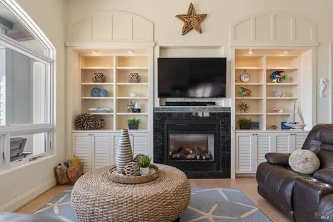 Living - 27 Maui Ln, Dillon Beach, CA 94929 photo 5 of 5