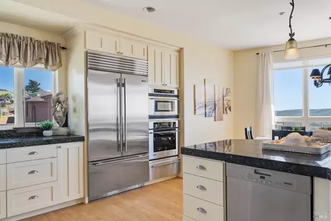 Kitchen - 27 Maui Ln, Dillon Beach, CA 94929 photo 4 of 5