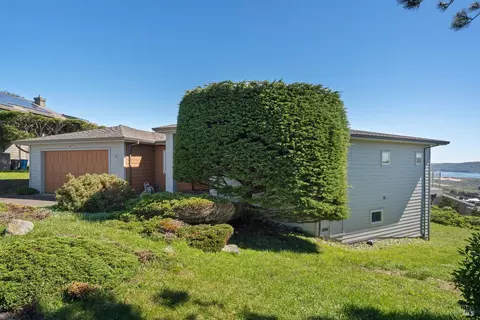 Exterior - 27 Maui Ln, Dillon Beach, CA 94929 photo 2 of 7