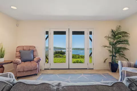 Living - 27 Maui Ln, Dillon Beach, CA 94929 photo 4 of 5