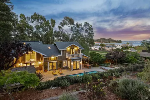 47 Main Dr, San Rafael, CA 94901