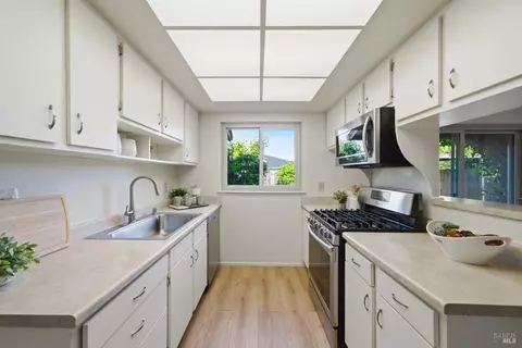 Kitchen - 20714 Temelec Dr, Sonoma, CA 95476 photo 2 of 5