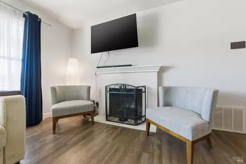 Living - 891 Rosewood Ave, Vallejo, CA 94591 photo 3 of 3