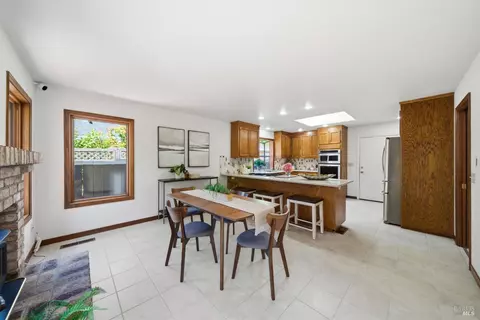 Dining - 665 4th St E, Sonoma, CA 95476 photo 3 of 3