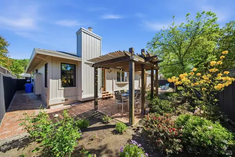 Exterior - 665 4th St E, Sonoma, CA 95476 photo 5 of 15