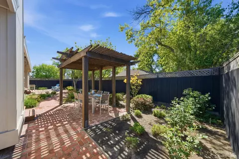 Exterior - 665 4th St E, Sonoma, CA 95476 photo 8 of 15