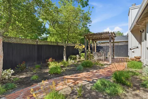 Exterior - 665 4th St E, Sonoma, CA 95476 photo 9 of 15