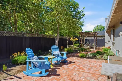 Exterior - 665 4th St E, Sonoma, CA 95476 photo 4 of 15