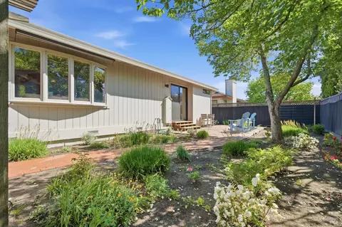Exterior - 665 4th St E, Sonoma, CA 95476 photo 10 of 15