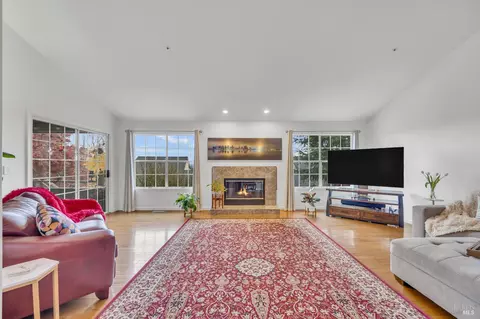 Living - 14 Clement Ct, Napa, CA 94558 photo 1 of 2