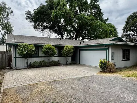 424 B Mason St, Healdsburg, CA 95448