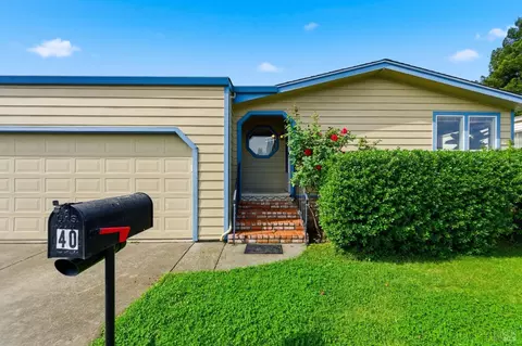 40 Falcon Crest Cir #40, Napa, CA 94558