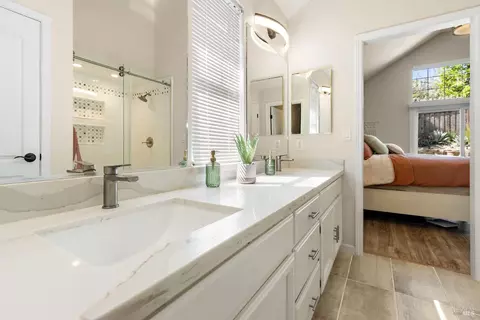 Bath - 70 Marina Ridge Ct, Vallejo, CA 94591 photo 4 of 7