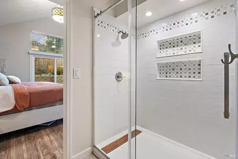 Bath - 70 Marina Ridge Ct, Vallejo, CA 94591 photo 1 of 7