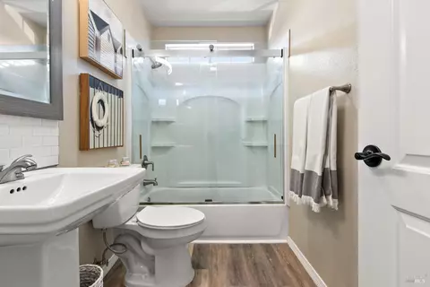 Bath - 70 Marina Ridge Ct, Vallejo, CA 94591 photo 5 of 7