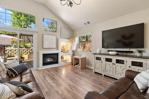 Living - 70 Marina Ridge Ct, Vallejo, CA 94591 photo 1 of 2