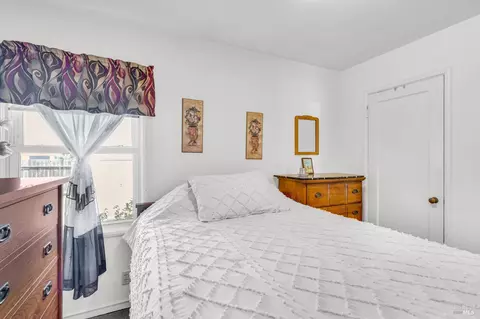 Bedroom - 649 Cedar St, Vallejo, CA 94591 photo 7 of 8