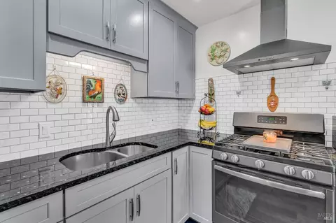 Kitchen - 649 Cedar St, Vallejo, CA 94591 photo 3 of 4