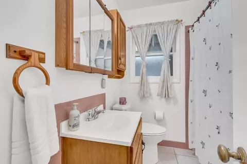 Bath - 649 Cedar St, Vallejo, CA 94591 photo 1 of 1