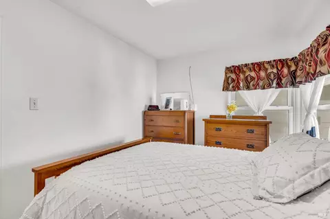 Bedroom - 649 Cedar St, Vallejo, CA 94591 photo 6 of 8