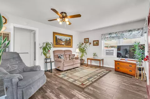 Living - 649 Cedar St, Vallejo, CA 94591 photo 1 of 1