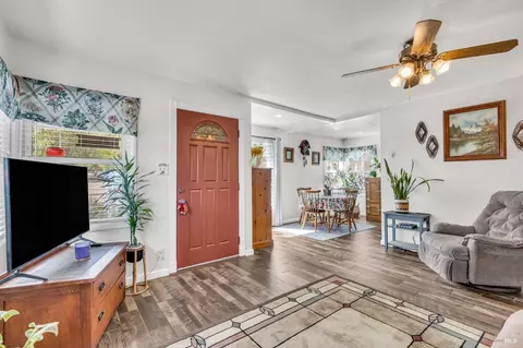 Entry Way - 649 Cedar St, Vallejo, CA 94591 photo 1 of 2