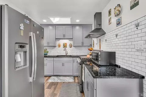 Kitchen - 649 Cedar St, Vallejo, CA 94591 photo 2 of 4