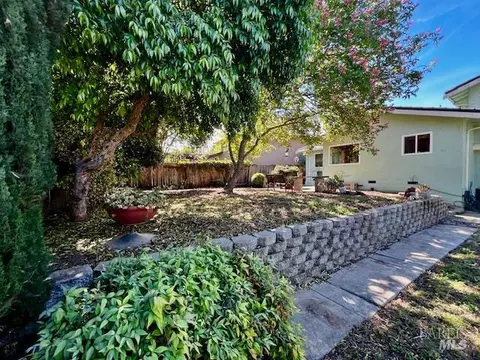 Exterior - 638 E Fleming Ave E, Vallejo, CA 94591 photo 5 of 10