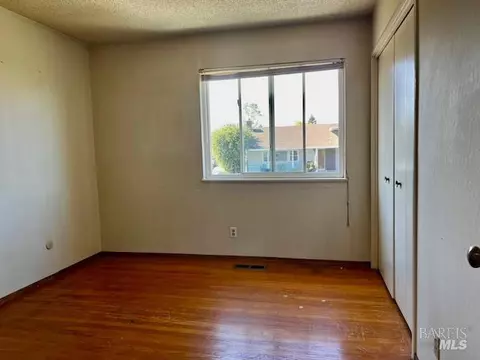 Bedroom - 638 E Fleming Ave E, Vallejo, CA 94591 photo 3 of 5