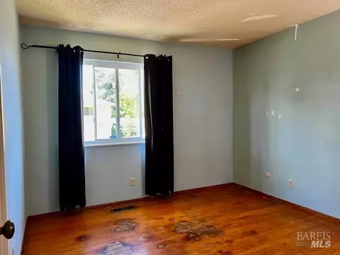 Bedroom - 638 E Fleming Ave E, Vallejo, CA 94591 photo 4 of 5