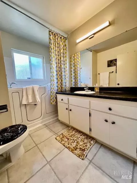 Bath - 638 E Fleming Ave E, Vallejo, CA 94591 photo 1 of 3