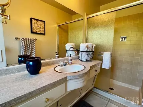 Bath - 638 E Fleming Ave E, Vallejo, CA 94591 photo 3 of 3