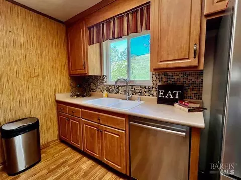 Kitchen - 638 E Fleming Ave E, Vallejo, CA 94591 photo 2 of 4