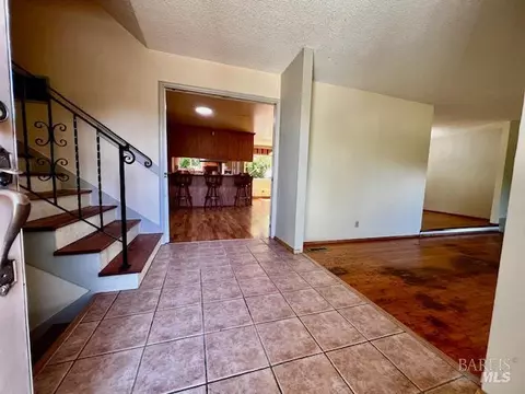 Entry Way - 638 E Fleming Ave E, Vallejo, CA 94591 photo 2 of 3